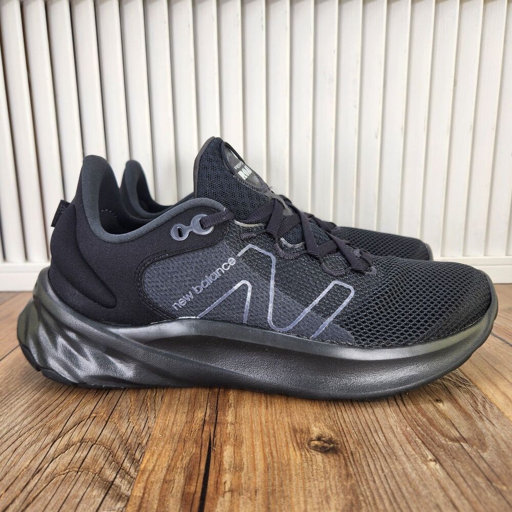 New Balance Men’s Black Athletic Running Shoes - Picture 2 of 11